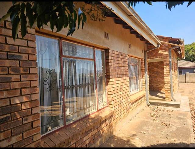 4 BEDROOM PROPERTY TO RENT IN SHAYANDIMA